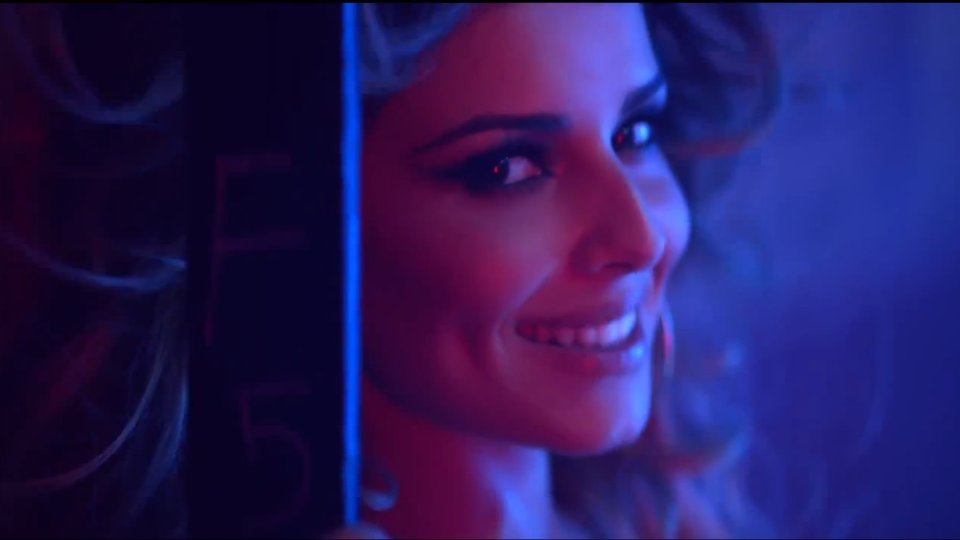 Cheryl Cole debuts Crazy Stupid Love video