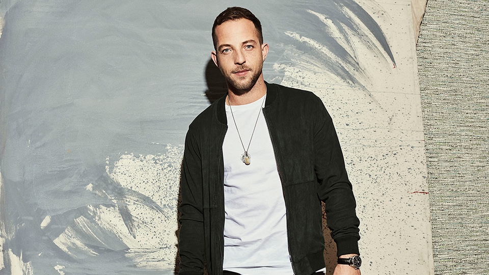 James Morrison biography. Musician performing in the style of blues and